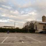 ...e dall�altra il parcheggio, l� dove si staglia la nostra Madonna del Rosario...